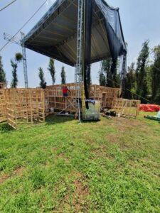 Construcción de Pirámide Xochimilco con estructura de madera y torre metálica. Proyecto por MMS Arquitectos en Xochimilco, CDMX