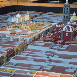 Vista aérea a color de maqueta del Centro Histórico de Puebla MMS Arquitectos