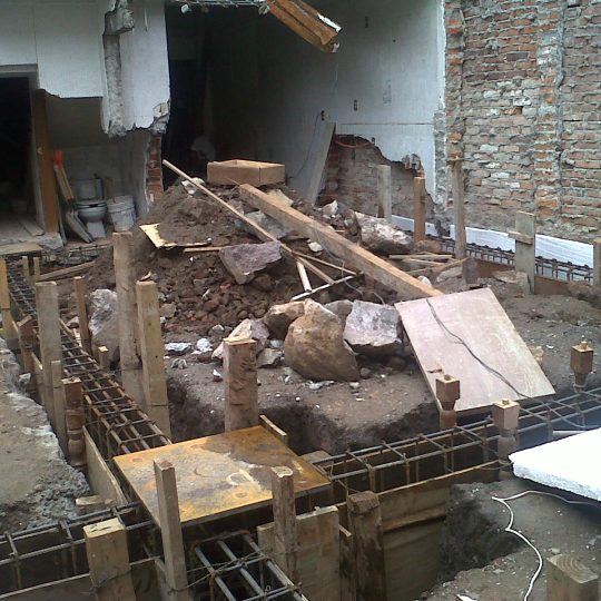 Obra de ampliación demolición y armado de cimentación MMS Arquitectos