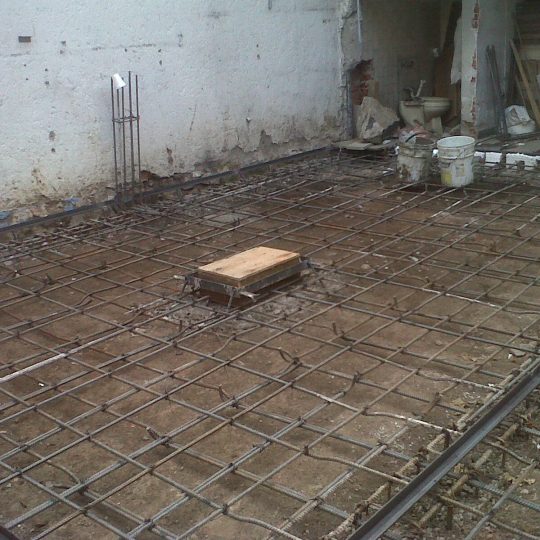 Obra de construcción armado de acero para losa MMS Arquitectos