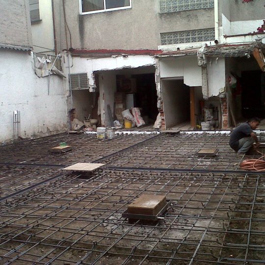 Obra construcción armado de losa con personal MMS Arquitectos