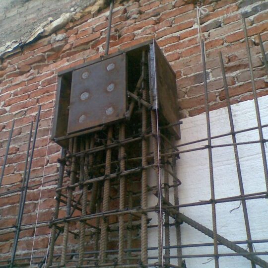 Refuerzo estructural con placa de acero y armado MMS Arquitectos