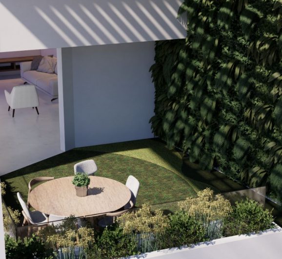 Diseño de patio exterior con muro verde y área de comedor MMS Arquitectos