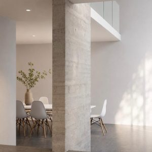 Interior minimalista con columna de concreto aparente y comedor MMS Arquitectos